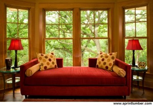 holzfenster-holzwohnung-sofa-baeume